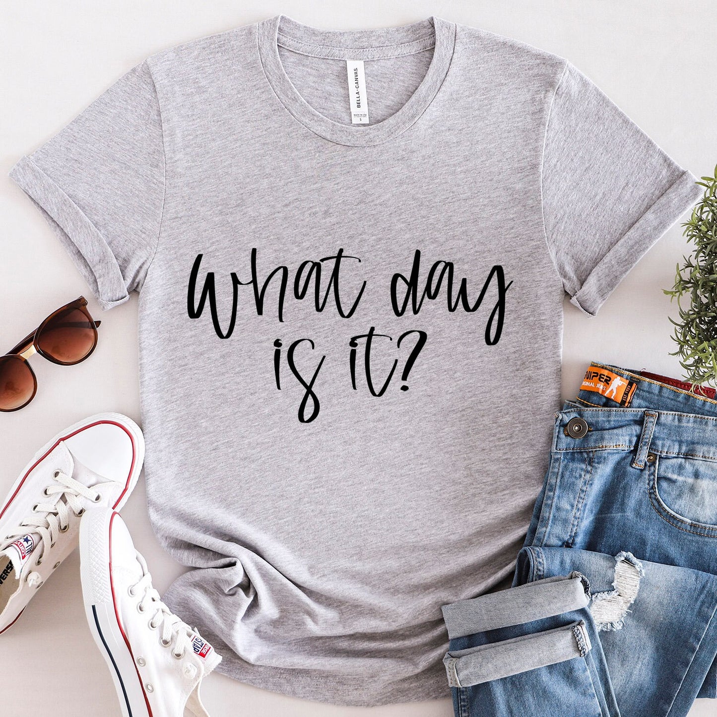 T-shirt « Quel jour est-il ? », « T-shirt pour adultes », « Cadeau pour les parents », « T-shirt pour maman », « T-shirt pour adultes », « T-shirt avec humour », « T-shirt pour parents adultes cool »