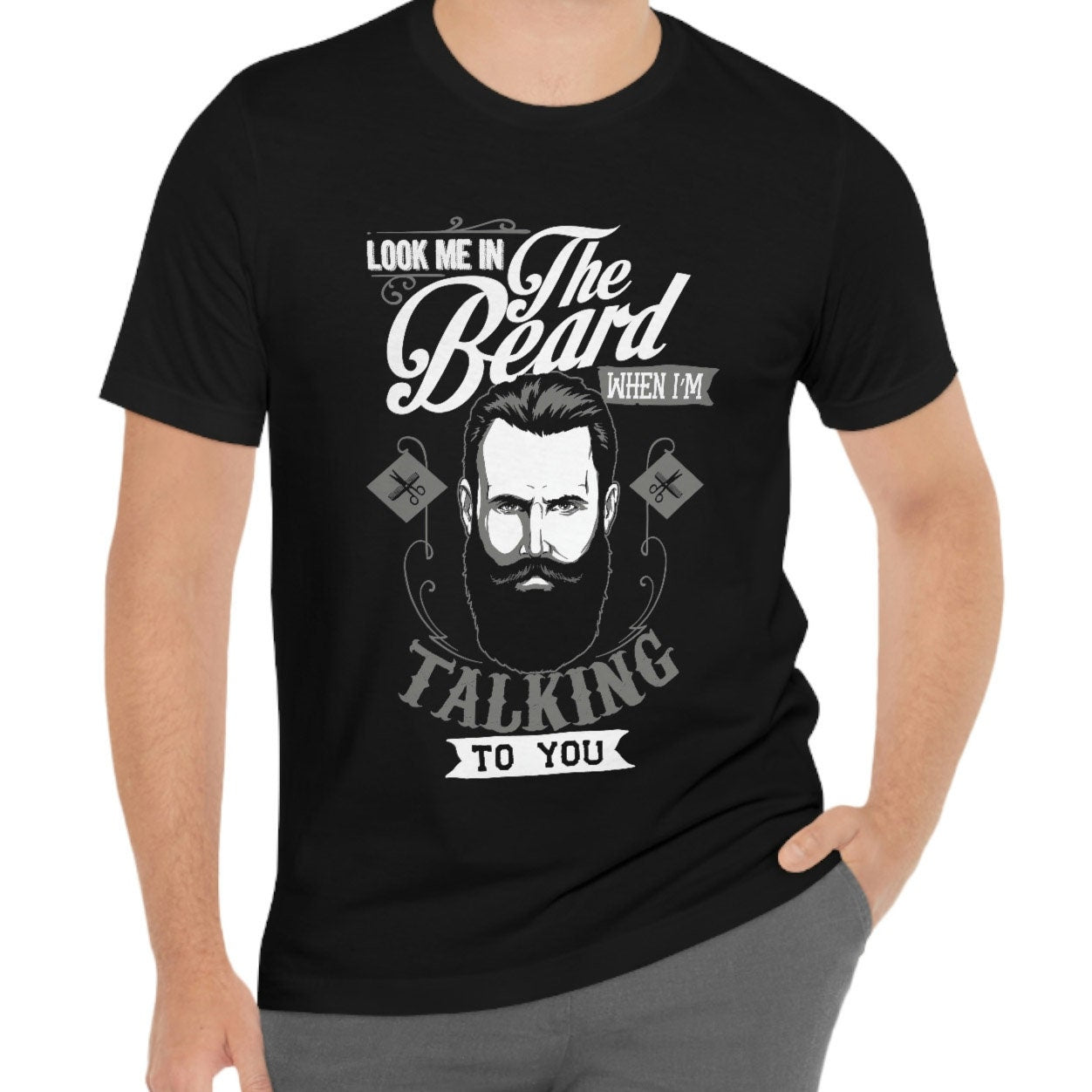 T-shirt « Regarde-moi dans la barbe », chemise à barbe pour hommes, chemise d'amour de la barbe, t-shirt pour hommes, chemises à barbe amusantes, chemise cadeau pour un amoureux de la barbe