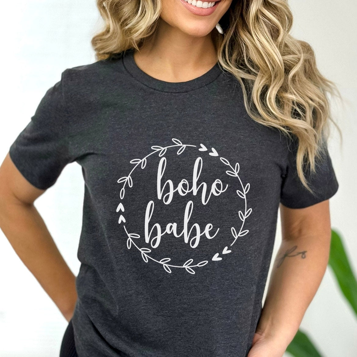 T-shirt Boho Babe Wreath, chemise Boho, chemise bohème, t-shirt à fleurs, t-shirt hippie, chemise Stay Wild, t-shirt pour femme, chemise pour elle