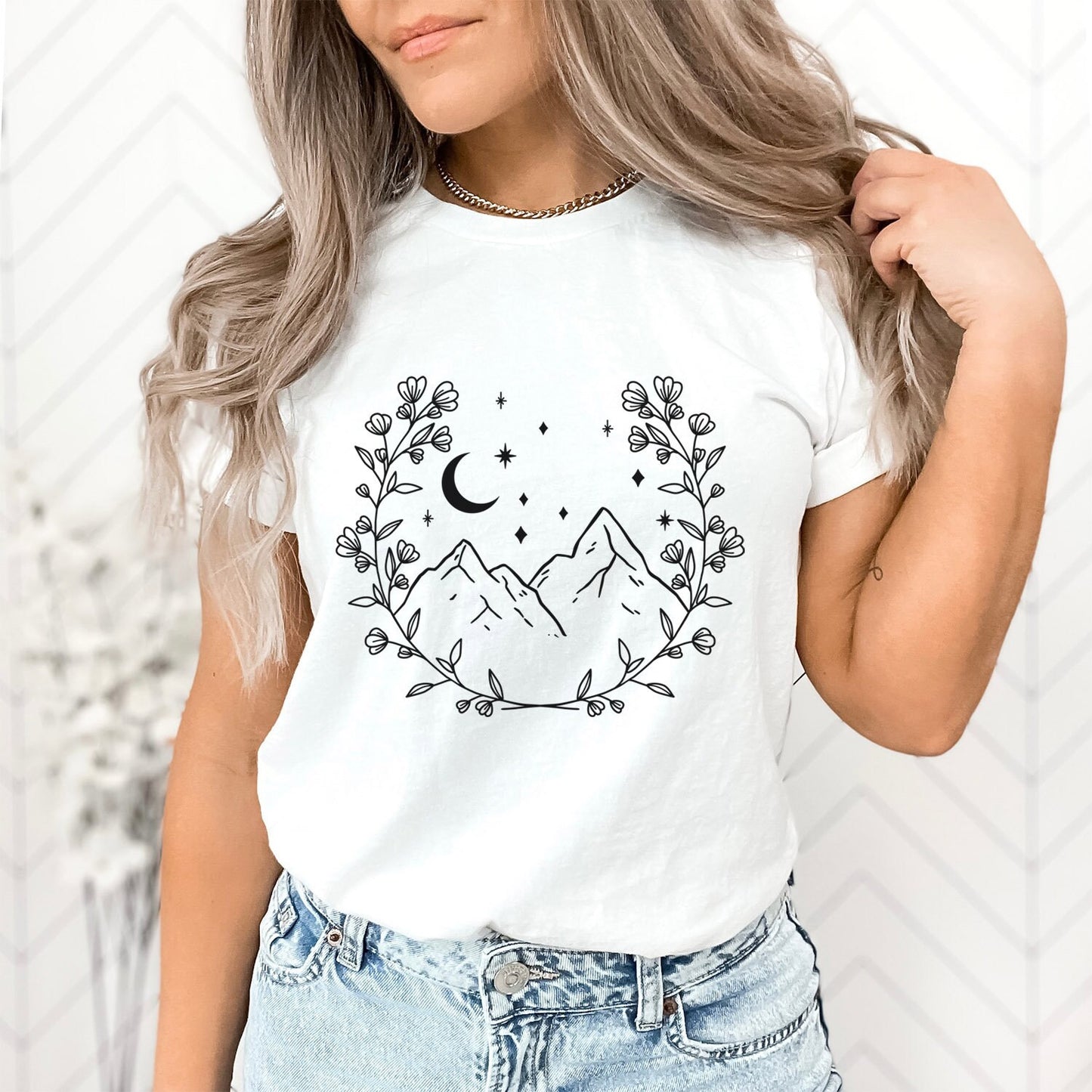 Mountain Wreath T-shirt, Flowers T-shirt, Boho T-shirt, Inspirational T-shirt, Bohemian T-shirt, Floral T-Shirt, Gift Shirt for Her