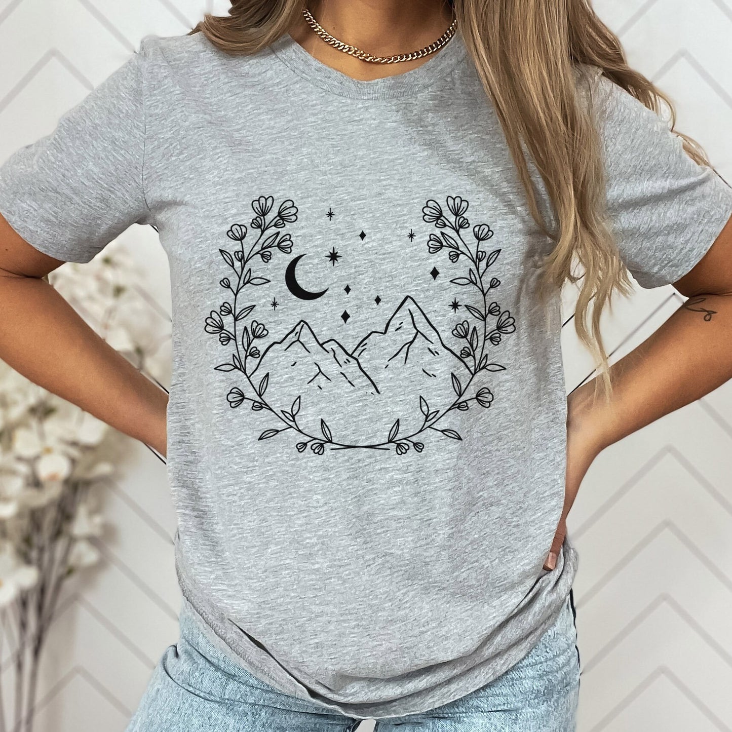 Mountain Wreath T-shirt, Flowers T-shirt, Boho T-shirt, Inspirational T-shirt, Bohemian T-shirt, Floral T-Shirt, Gift Shirt for Her