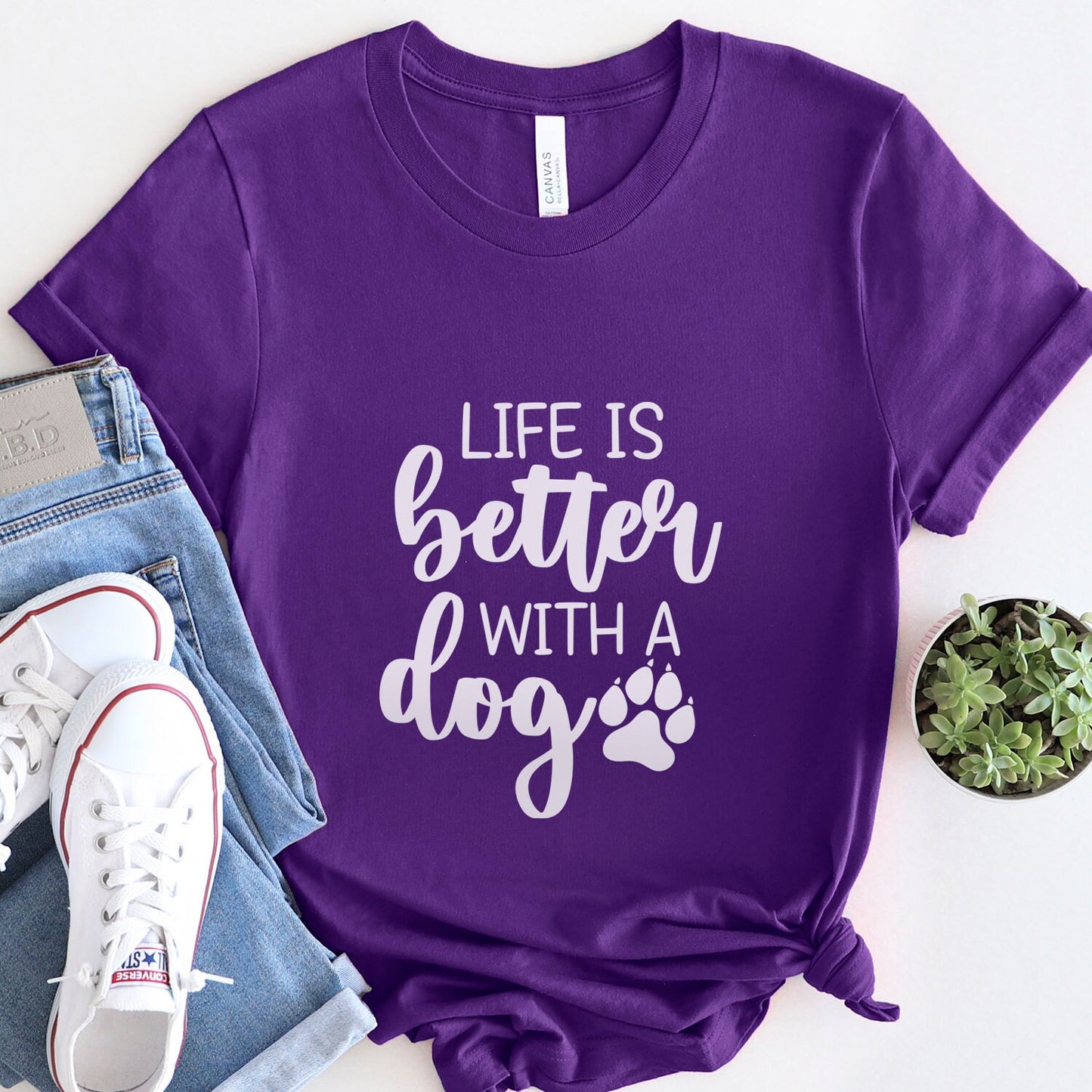 La vie est meilleure avec un t-shirt pour chien, t-shirt avec dictons, t-shirt avec citation drôle de chien, t-shirt avec dicton de chien, t-shirt pour propriétaire de chien, t-shirt pour amoureux des animaux