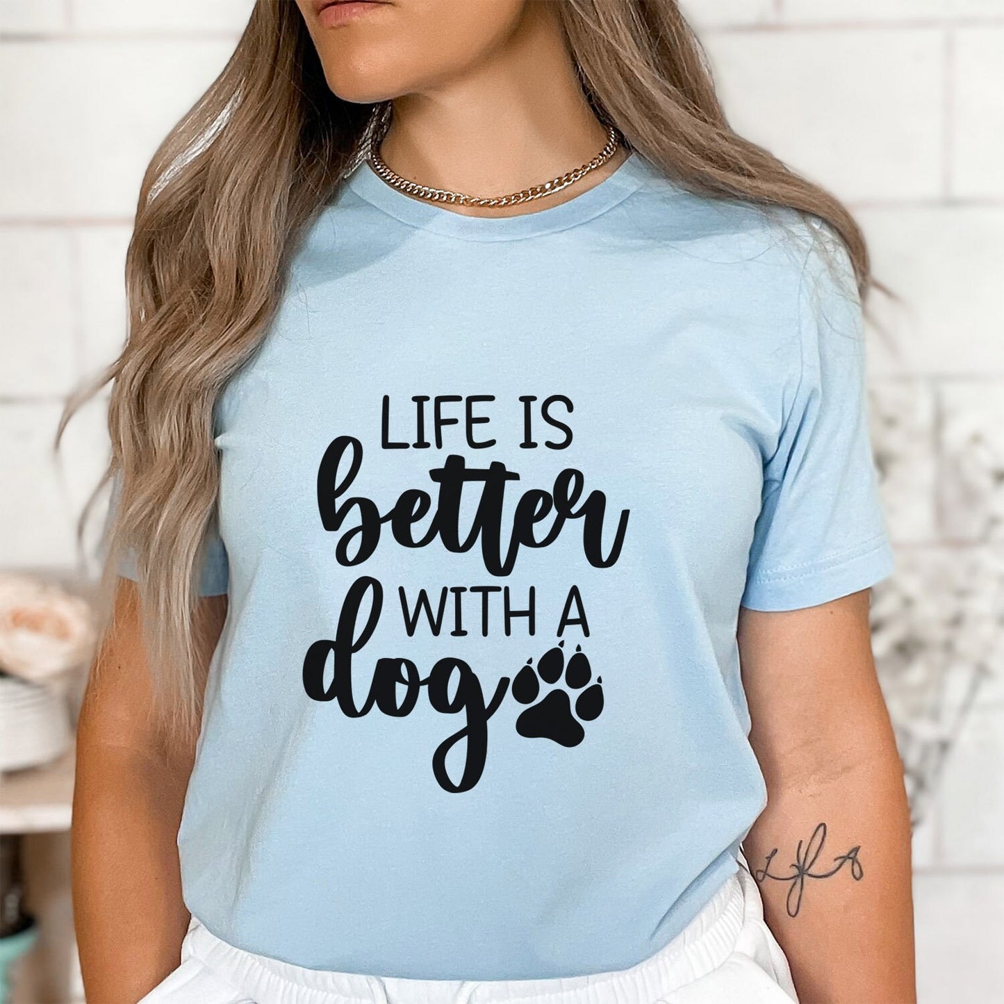 La vie est meilleure avec un t-shirt pour chien, t-shirt avec dictons, t-shirt avec citation drôle de chien, t-shirt avec dicton de chien, t-shirt pour propriétaire de chien, t-shirt pour amoureux des animaux