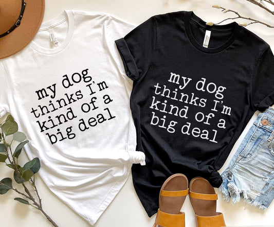 T-shirt avec citation drôle de chien, t-shirt avec dicton de chien, t-shirt de maman de chien, t-shirt de propriétaire de chien, t-shirt d'amoureux des animaux, mon chien pense que je suis une sorte de gros problème