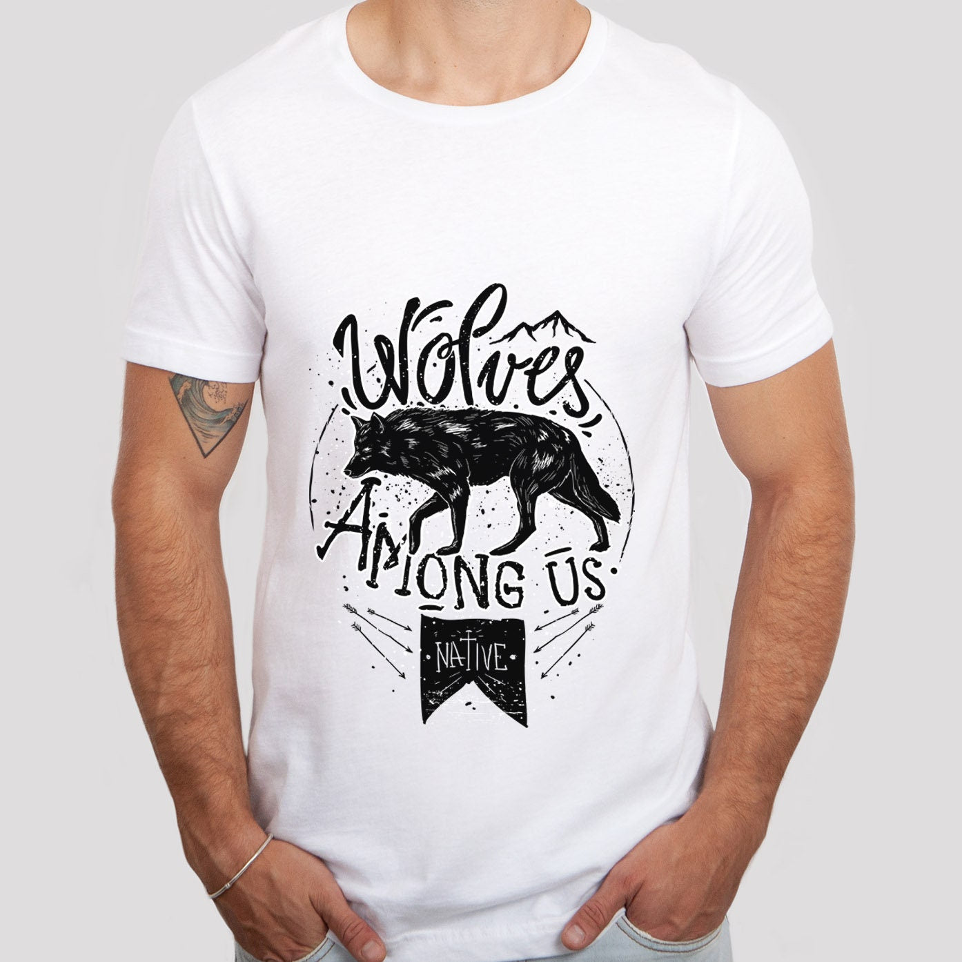 T-shirt Wolves Among Us, T-shirt Loup, T-shirt Animal, T-shirt Amérindien, T-shirt Nature, Amoureux de la Nature, T-shirt Outdoor, T-shirt Nature, T-shirt Voyage