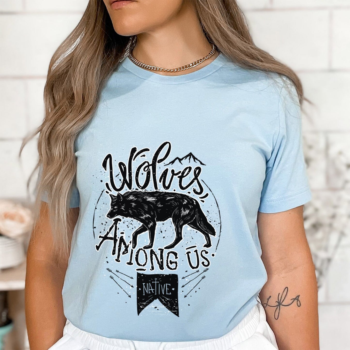 T-shirt Wolves Among Us, T-shirt Loup, T-shirt Animal, T-shirt Amérindien, T-shirt Nature, Amoureux de la Nature, T-shirt Outdoor, T-shirt Nature, T-shirt Voyage