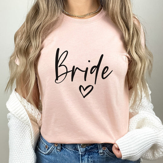 T-shirt de mariée, chemise de mariage, t-shirt de mariée, douche nuptiale, t-shirt coeur, chemise d'enterrement de vie de jeune fille, haut d'enterrement de vie de jeune fille, chemise cadeau pour la mariée