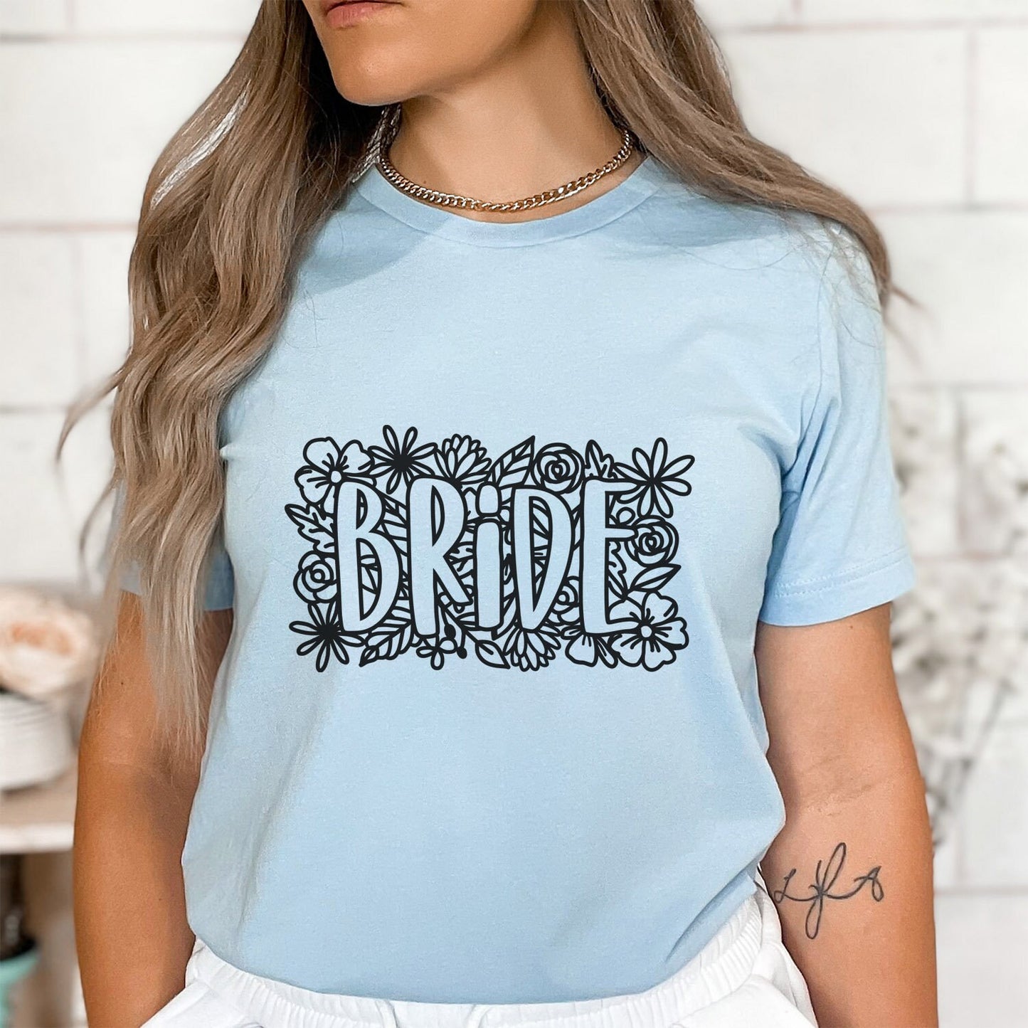 T-shirt de mariée à fleurs, chemise de fleurs de mariée, chemise de mariage, t-shirt de mariée, chemise de douche nuptiale, chemise cadeau pour la mariée, chemise d'enterrement de vie de jeune fille