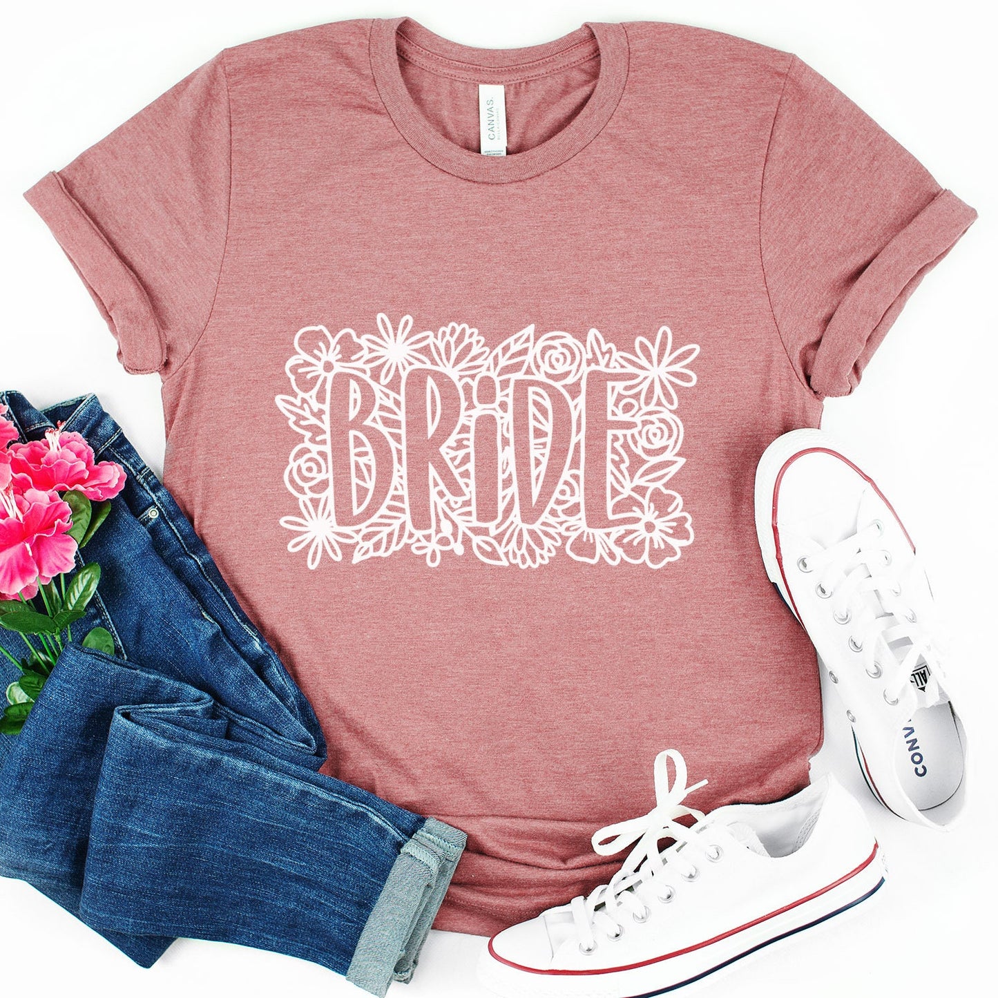 T-shirt de mariée à fleurs, chemise de fleurs de mariée, chemise de mariage, t-shirt de mariée, chemise de douche nuptiale, chemise cadeau pour la mariée, chemise d'enterrement de vie de jeune fille