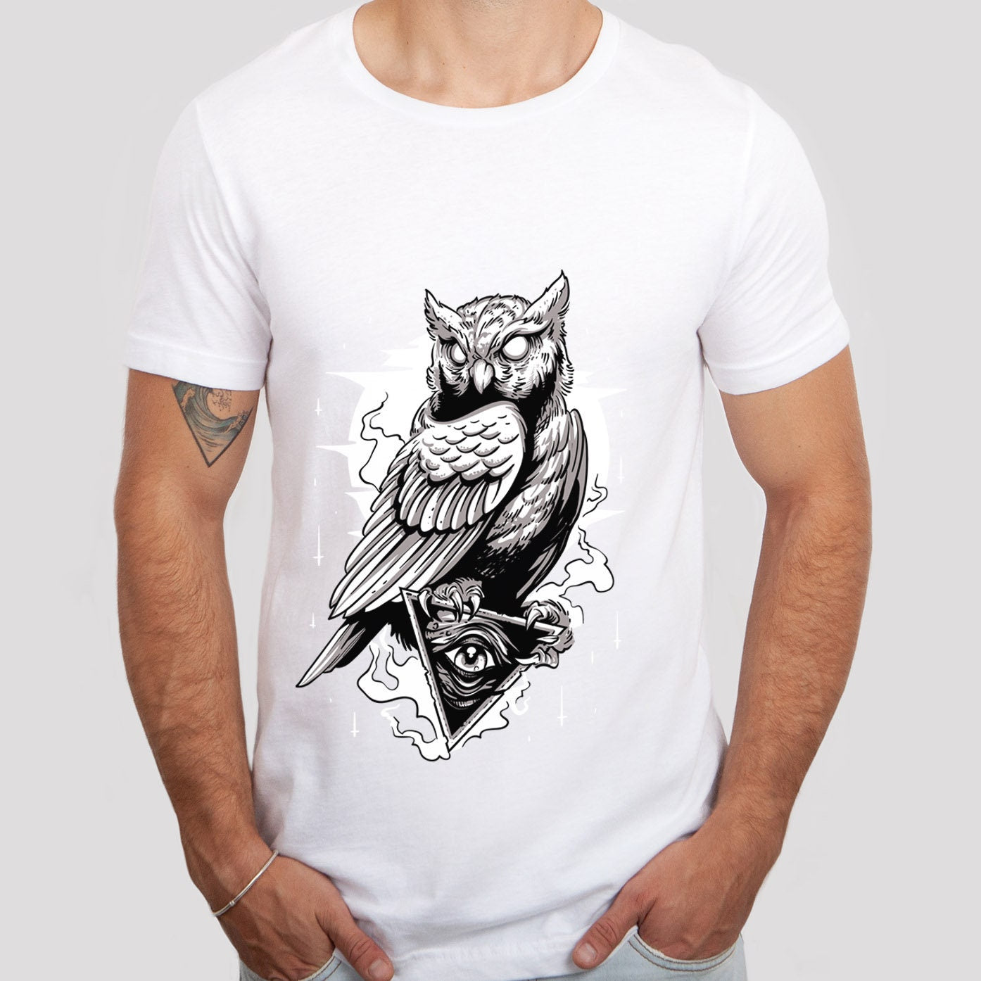 Owl T-shirt, Night T-shirt, Mystical Gift T-shirt, Scary Owl T-Shirt, Fantasy and Myth T-shirt, Owl and Moon, Animal T-Shirt