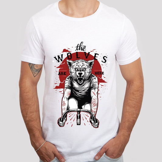 T-shirt Les loups sont là, T-shirt avec loup, T-shirt d'horreur, T-shirt effrayant, Loup avec des tatouages ​​sur un vélo, T-shirt gothique