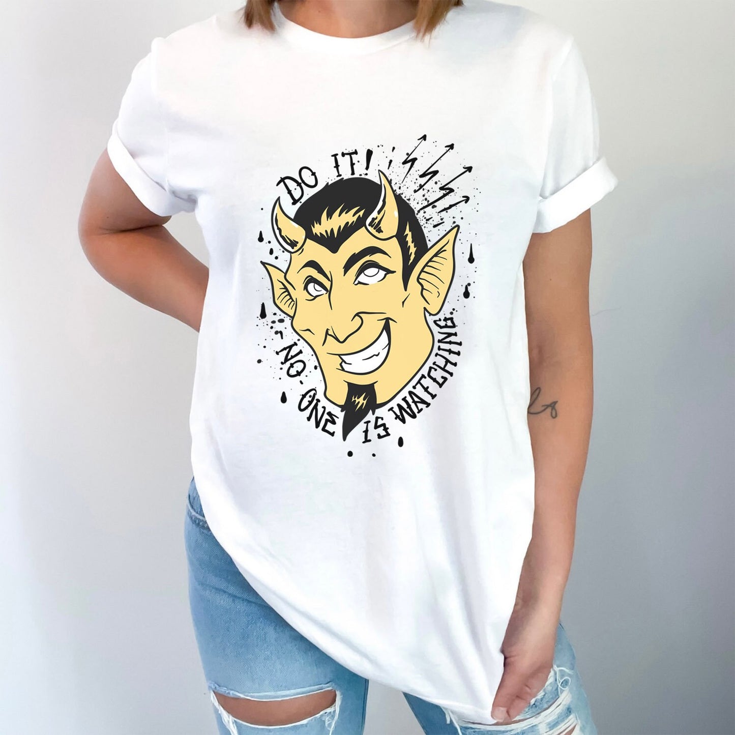 T-shirt drôle de diable, T-shirt fais-le, personne ne regarde, T-shirt humoristique, T-shirt drôle, T-shirt avec dicton, diable drôle prêt à tenter votre âme