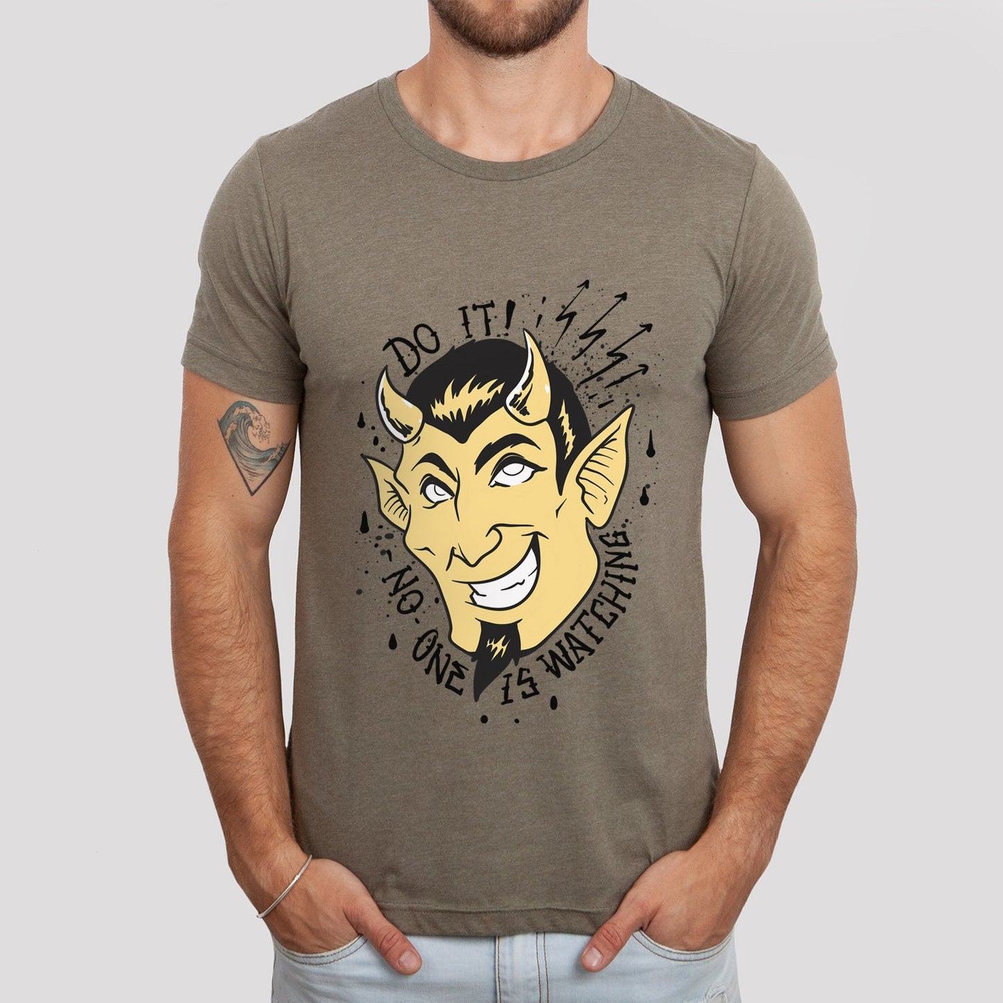 T-shirt drôle de diable, T-shirt fais-le, personne ne regarde, T-shirt humoristique, T-shirt drôle, T-shirt avec dicton, diable drôle prêt à tenter votre âme