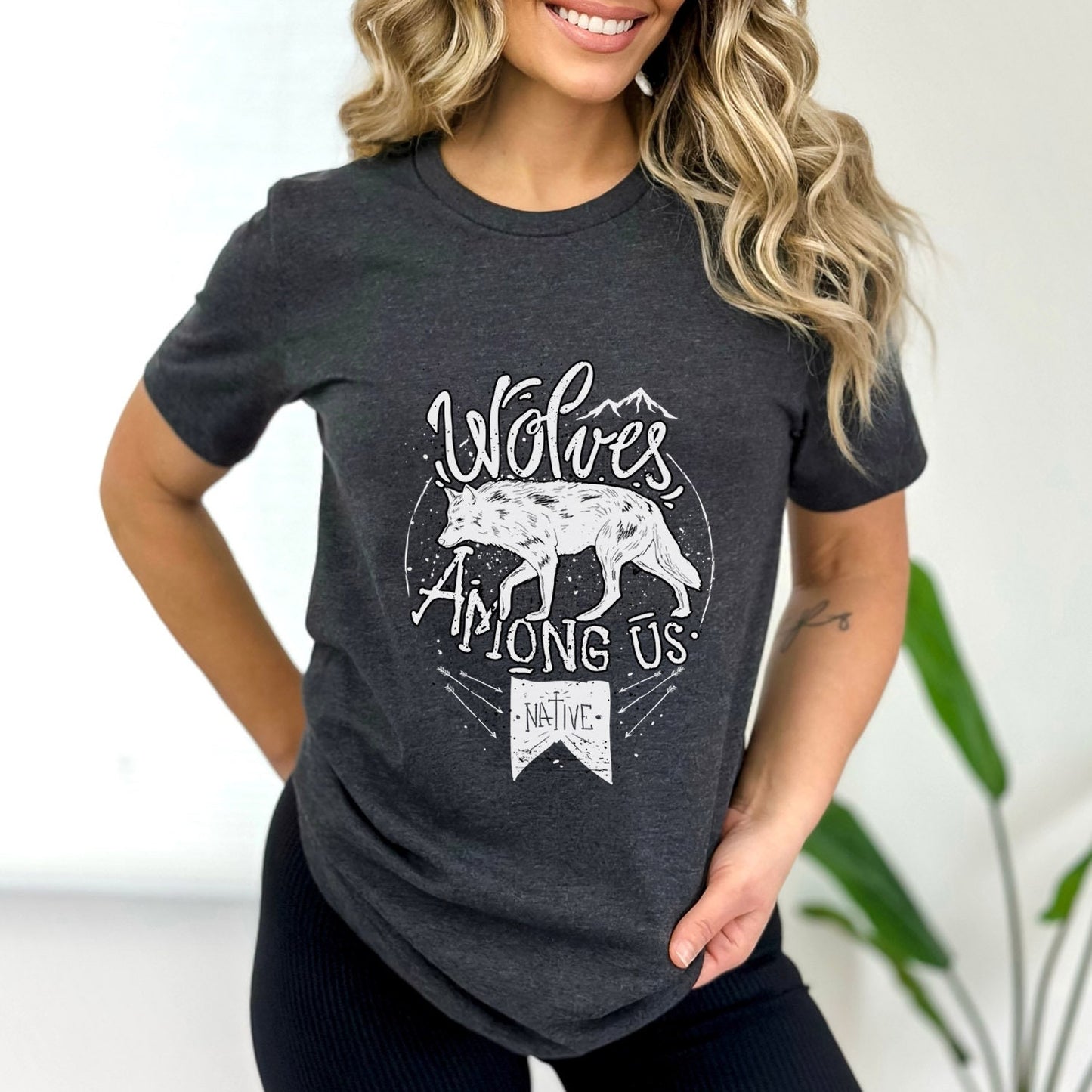 T-shirt Wolves Among Us, T-shirt Loup, T-shirt Animal, T-shirt Amérindien, T-shirt Nature, Amoureux de la Nature, T-shirt Outdoor, T-shirt Nature, T-shirt Voyage