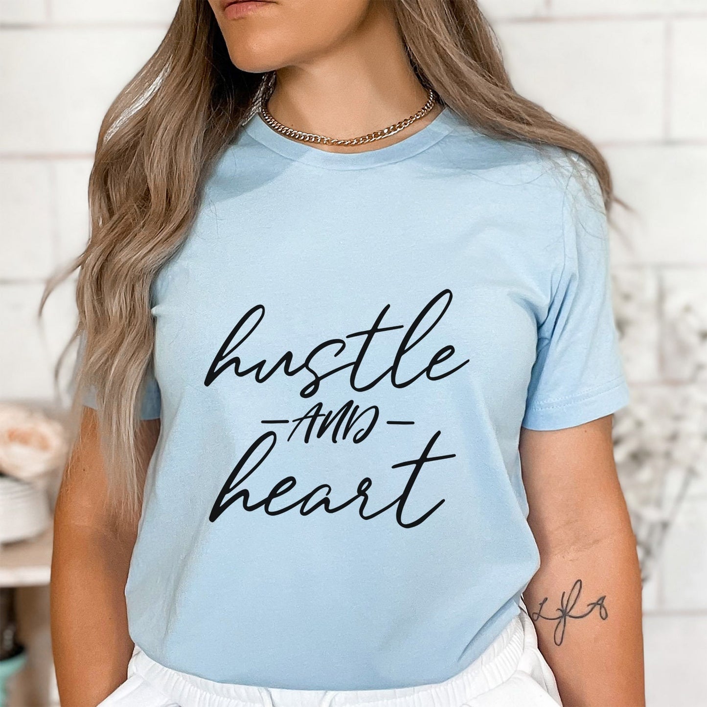 T-shirt Boss Mom, chemise Hustle and Heart, chemise Mama, chemise cadeau maman, cadeau pour maman, t-shirt Boss Mom Life, chemise femme d'affaires