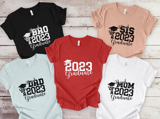 T-shirt de fin d'études 2023, chemises de remise de diplôme familiales assorties, chemise de famille fière d'un diplômé, chemise senior 2023, chemise de remise de diplôme cadeau