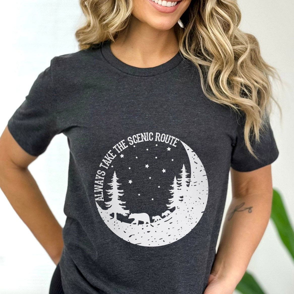 T-shirt « Prenez toujours la route panoramique », t-shirt de voyageur, t-shirt avec lune, t-shirt d'amoureux de la nature, t-shirt de plein air, t-shirts de camping