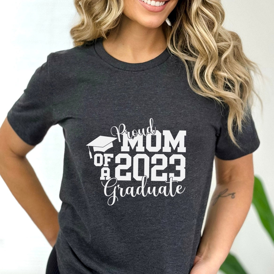 T-shirt de fin d'études 2023, chemises de remise de diplôme familiales assorties, chemise de famille fière d'un diplômé, chemise senior 2023, chemise de remise de diplôme cadeau