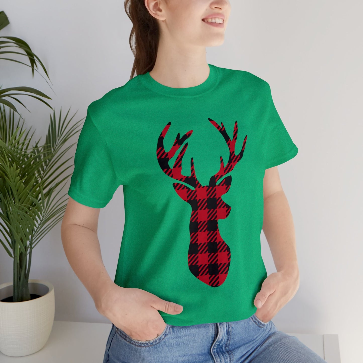 T-shirt à carreaux de Noël avec renne, T-shirt de vacances, T-shirt de Noël, renne à carreaux de buffle de Noël, chemise cadeau de vacances de Noël