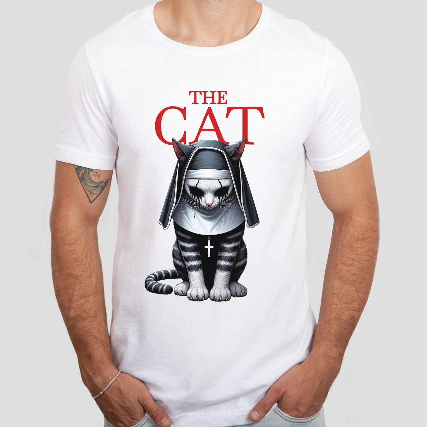 T-shirt Le chat, T-shirt humour chat, T-shirt parodique La Nonne chat, T-shirt horreur chat, T-shirt amoureux des chats, T-shirt chat effrayant, T-shirt cadeau pour les amoureux des chats